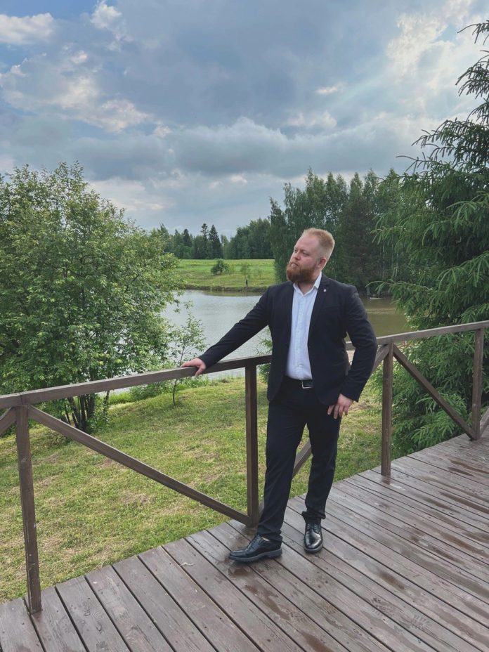 photo_5283094118554865484_y